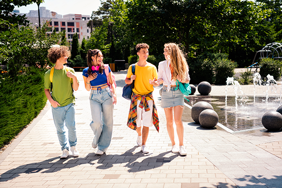 Si votre enfant est âgé de 16 à 18 ans, vous devez effectuer une déclaration de situation en ligne, pour attester qu'il sera scolarisé pour la rentrée prochaine.